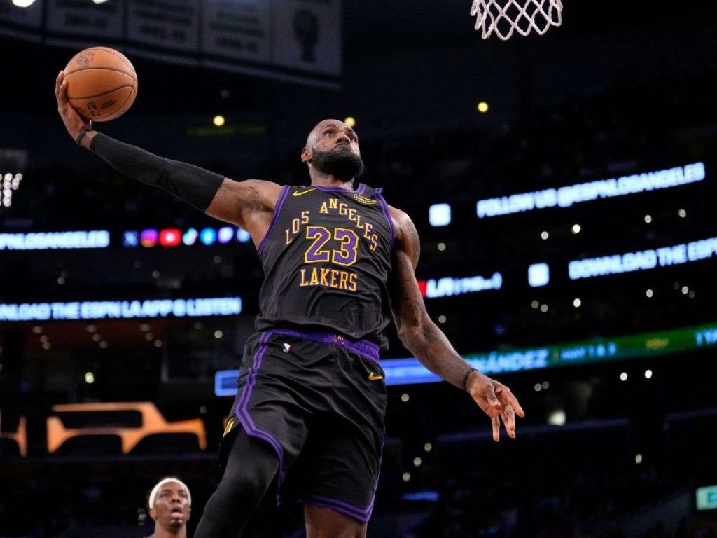 LeBron-consigue-valiosa-noche-con-Lakers.jpg