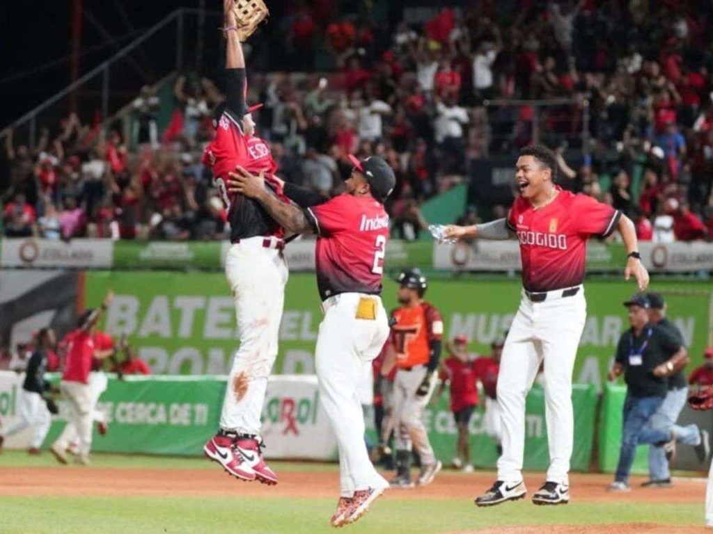 Leones-revalidan-el-titulo-en-Dominicana.jpg