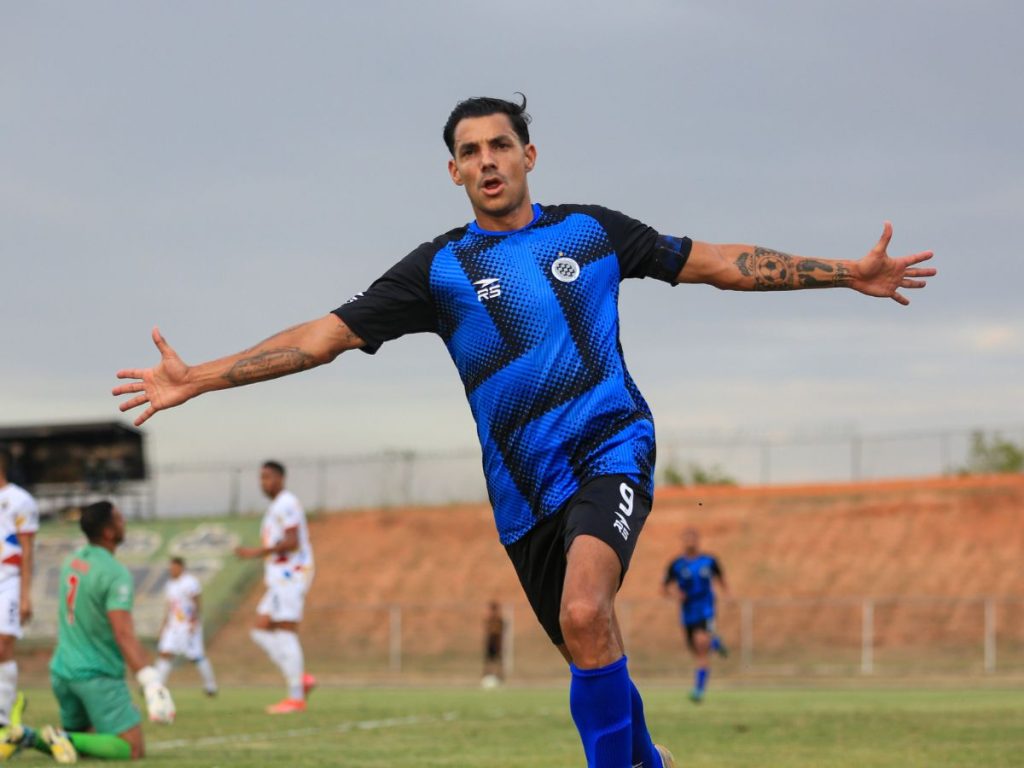 Richard-Blanco-se-despide-del-Futve-con-207-goles-anotados.jpg