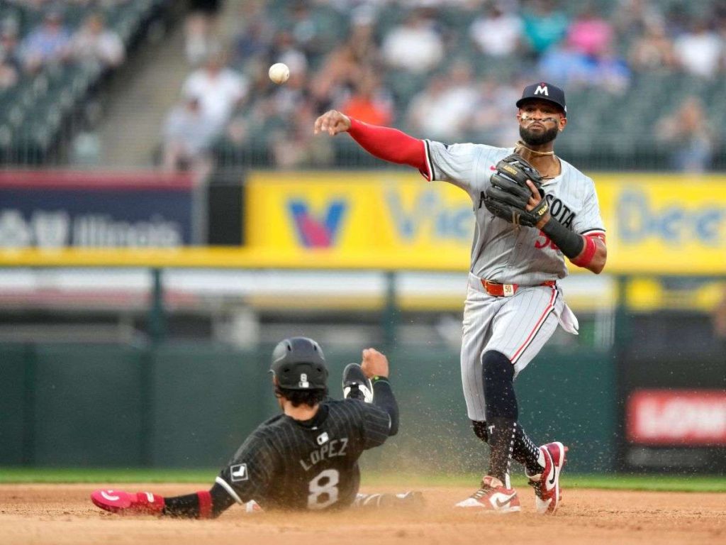 Rockies-acuerdan-por-dos-anos-con-Willi-Castro.jpg