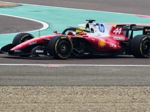 Verstappen-estreno-el-Red-Bull-y-Ferrari-toco-pista.png