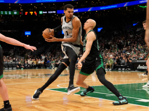 Wembanyama-y-Fox-timaron-el-timon-en-victoria-de-Spurs.png