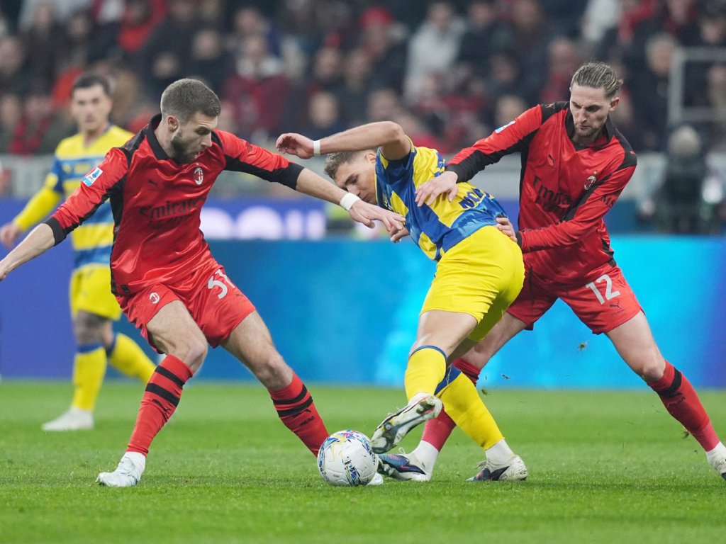 AC-Milan-pierde-metros-en-la-carrera-contra-el-Inter.png
