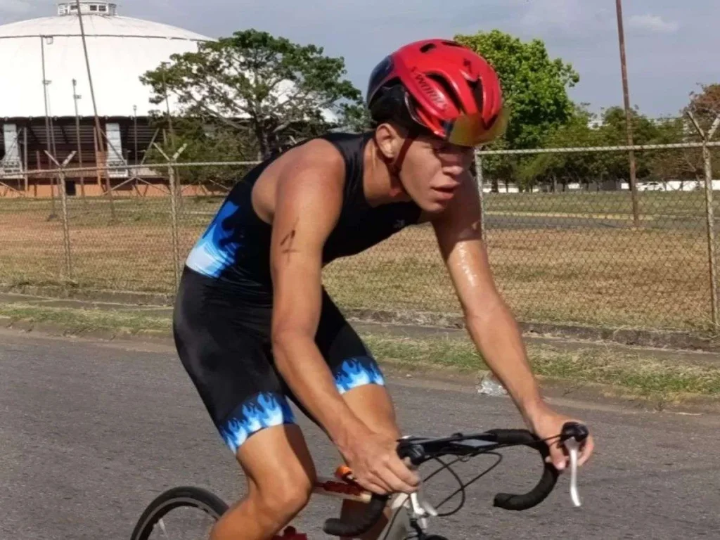 Fermin-y-Campos-mandaron-en-triatlon.jpg