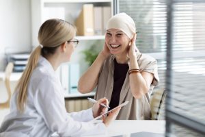 Hasta-un-80-de-pacientes-sufren-efectos-secundarios-en-la.jpg