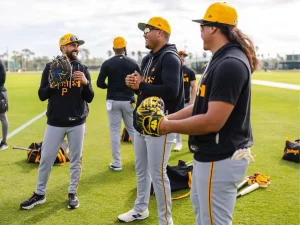 Jhostynxon-Garcia-se-abre-paso-entre-los-Piratas.jpg