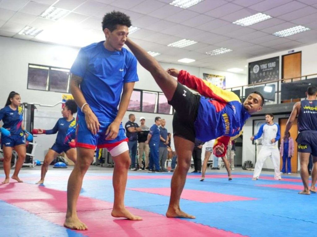 Karate-continua-proceso-de-evaluacion-fisica.jpg