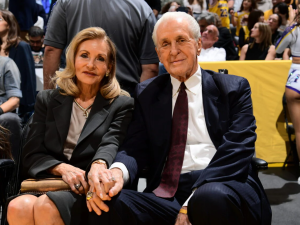 Lakers-inauguran-estatua-en-honor-a-Pat-Riley.png