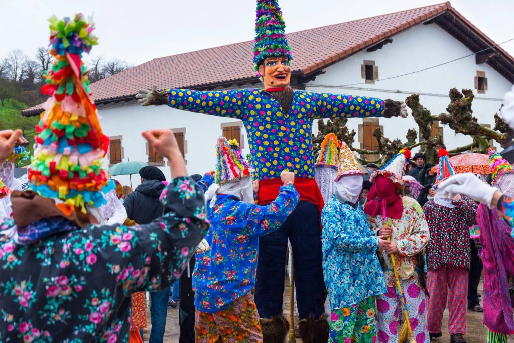 Mascaras-fiesta-y-tradicion-6-pueblos-con-carnavales-rurales-impresionantes.jpeg