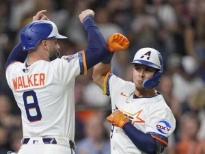 Ramon-Urias-firma-com-Cardenales-por-un-ano.jpg