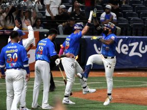 Rougned-Odor-se-alzo-como-el-MVP-de-la-Serie.jpg