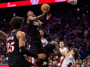Tyrese-Maxey-rompe-record-de-triples-de-los-76ers.png