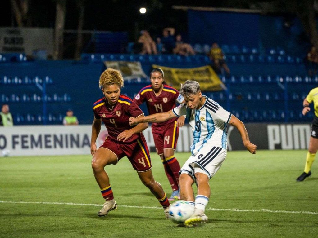 Vinotinto-Femenina-sub-20-saca-un-valioso-empate-frente-a.jpg