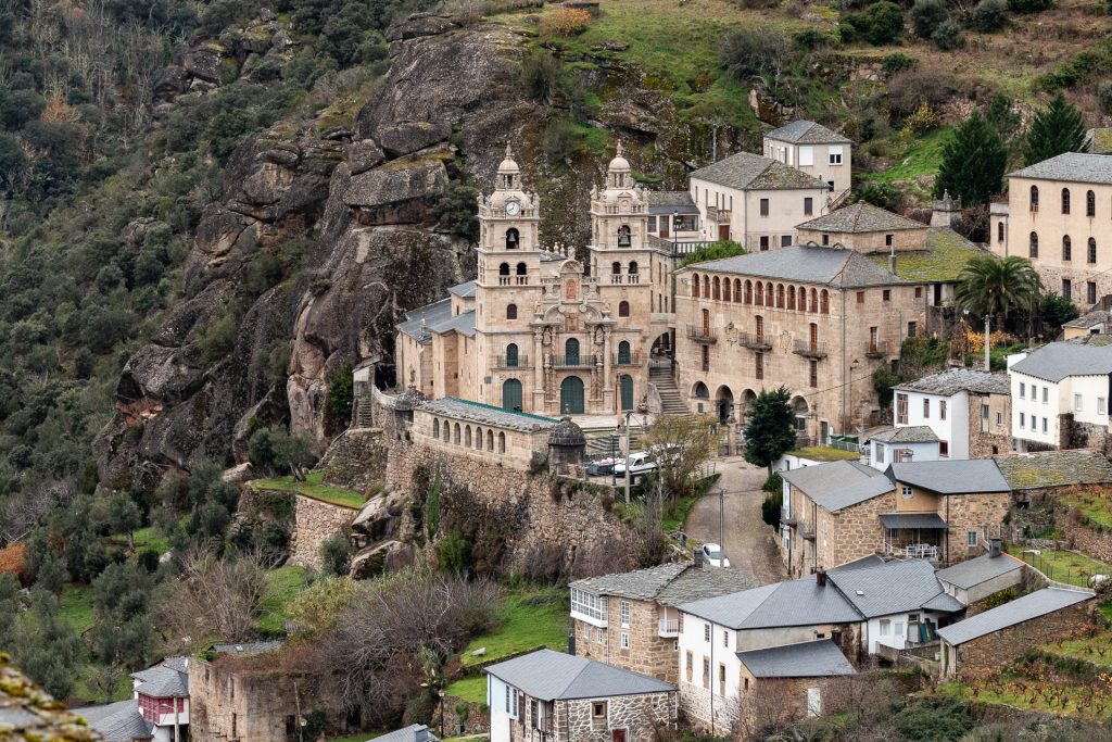 vinedos-covas-y-santuarios-en-Valdeorras.jpg