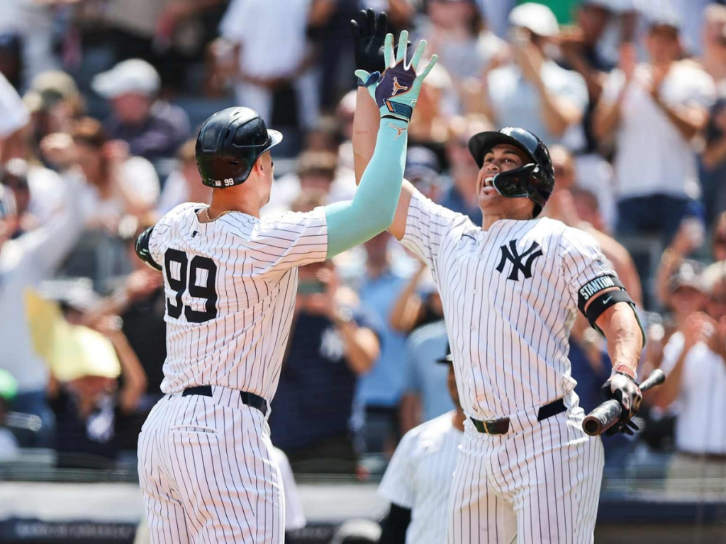 Aaron-Judge-y-Giancarlo-Stanton-acechan-cifras-redondas.png