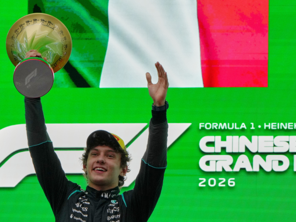 Antonelli-triunfa-en-China-y-Mercedes-mantiene-dominio.png