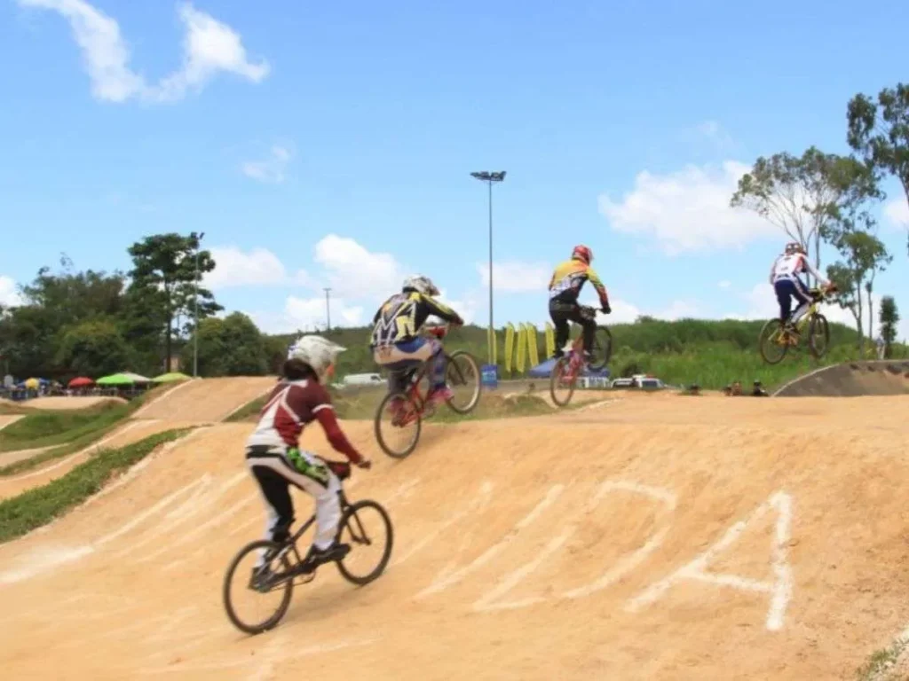 Ciclismo-BMX-nacional-a-la-pista.jpg