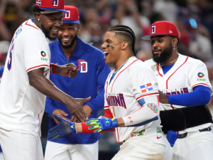 Dominicana-sello-KO-sobre-Paises-Bajos-con-jonron-Soto.png