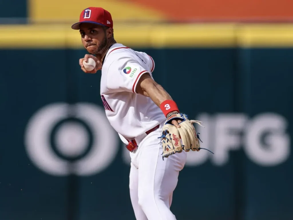 Jeremy-Pena-se-sometera-a-radiografias-tras-salir-del-juego.png