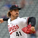 Joe Ryan abandona su apertura por lesión