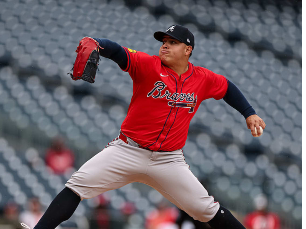 Jose-Suarez-rinde-con-los-Bravos.png