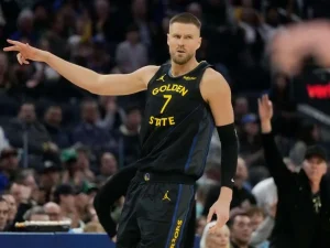 Kristaps-Porzingis-sigue-sin-accion-por-enfermedad.jpg