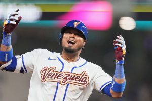 Luis-Arraez-marcha-lider-en-extrabases-en-el-Clasico.jpg