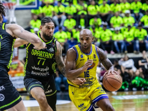 Marinos-le-gano-un-juegazo-a-Spartans.png