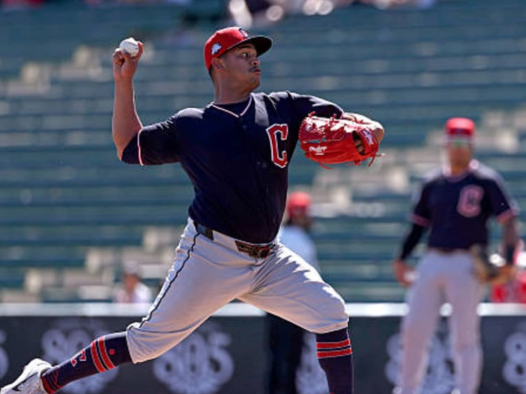 Yorman-Gomez-lucio-con-los-prospectos-de-Cleveland.png