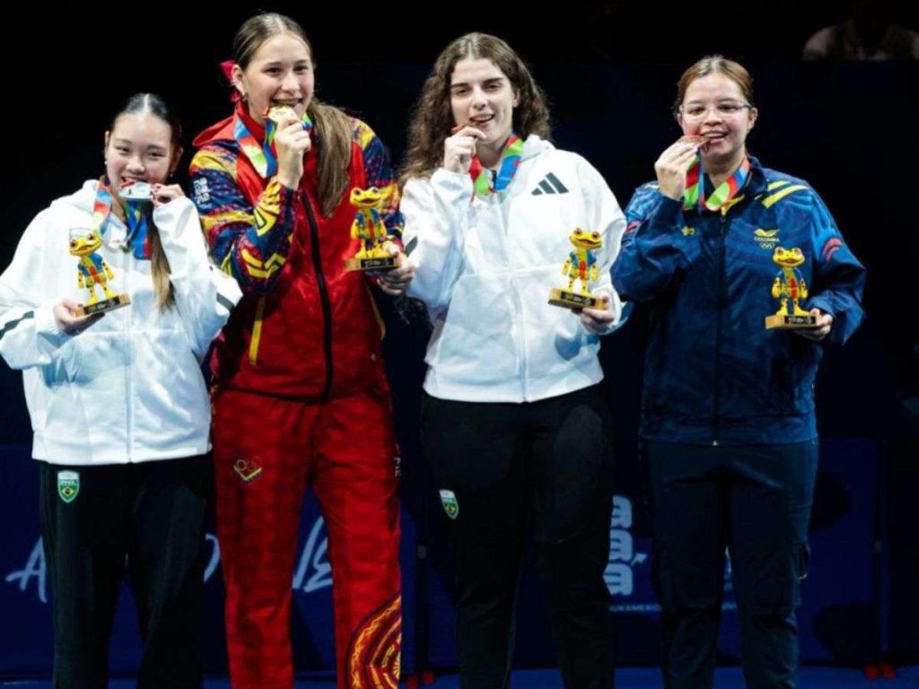 Dakota-Ferrer-cumplio-promesa-de-oro.jpg