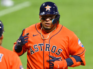 Isaac-Paredes-castiga-a-Cleveland-y-los-Astros-despiertan.png