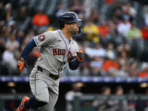Jose-Altuve-alcanza-los-2400-imparables.png