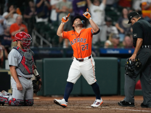 Jose-Altuve-es-el-octavo-criollo-con-dos-mil-juegos.png