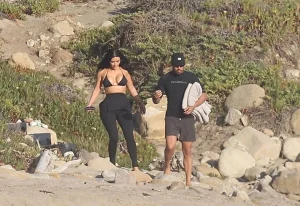 Kim-Kardashian-y-Lewis-Hamilton-fueron-vistos-manoseandose-en-exceso.webp.webp