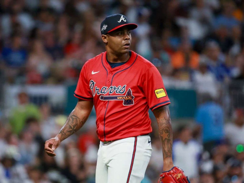 Raisel-Iglesias-fue-puesto-en-lista-de-lesionados-por-Atlanta.jpg