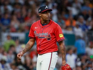 Raisel-Iglesias-fue-puesto-en-lista-de-lesionados-por-Atlanta.jpg