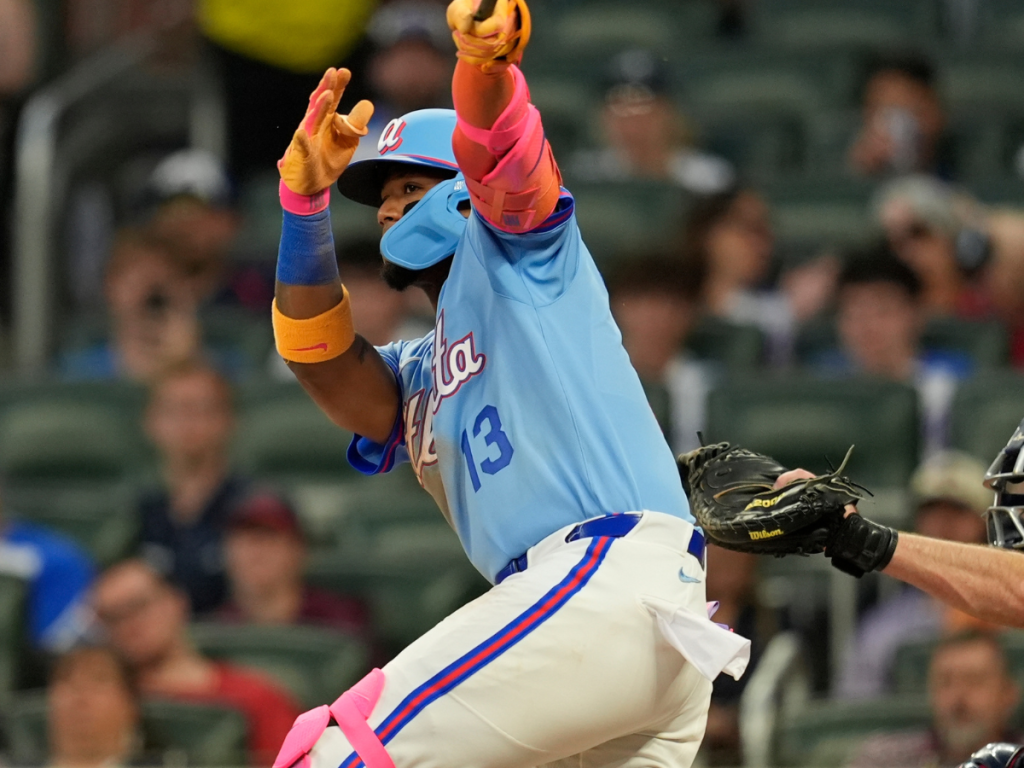 Ronald-Acuna-Jr-duplico-en-paliza-de-los-Bravos.png