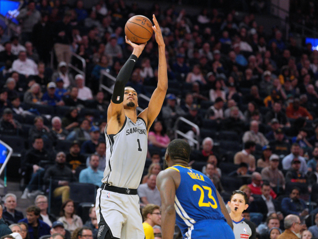 San-Antonio-Spurs-logran-10ma-victoria-seguida.png