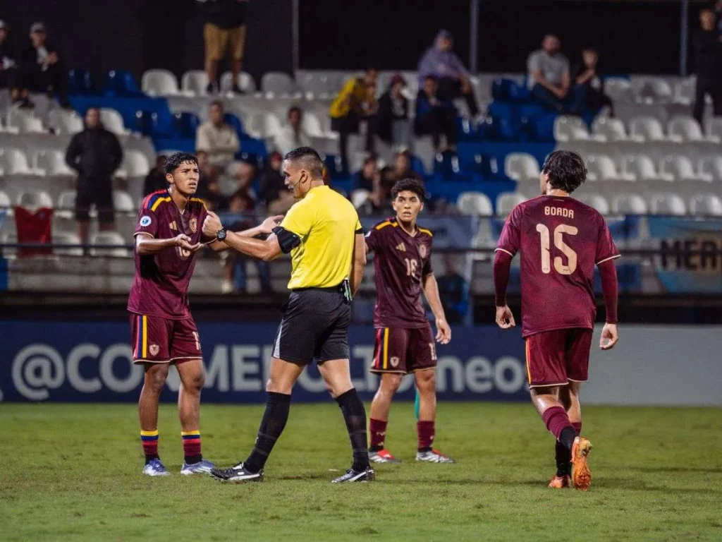 Venezuela-tropezo-ante-Argentina-en-el-Sudamericano-Sub-17.jpg