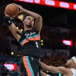 Wembanyama estuvo imparable en su debut de playoffs