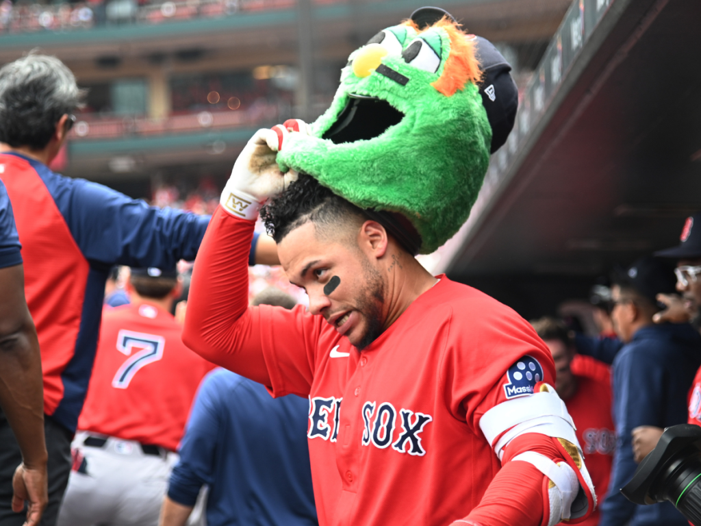 Willson-Contreras-en-dulce-momento-con-Boston.png