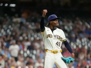 Abner-Uribe-suspendido-por-los-gestos-ante-los-Cardenales.jpg