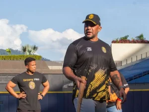 Alex-Gonzalez-y-otros-tres-coaches-no-seguiran-con-Leones.jpg