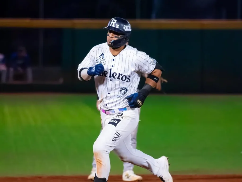 Angel-Reyes-hace-historia-en-el-beisbol-de-Mexico.png