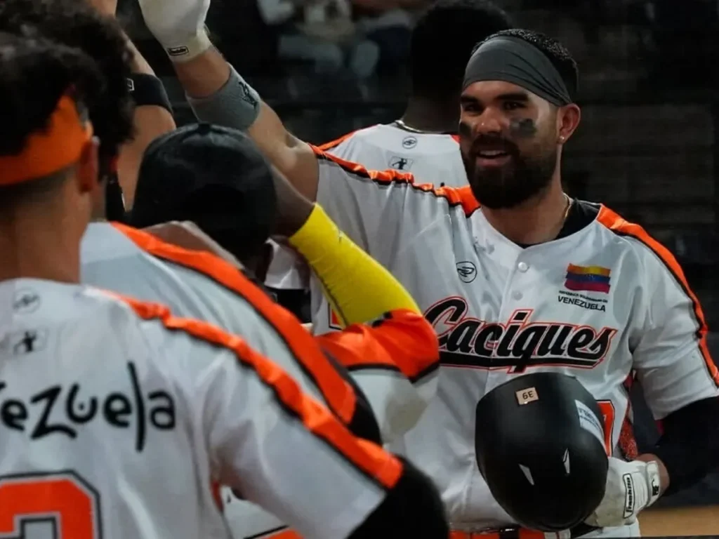 Caciques-toma-el-liderato-de-la-LMBP.png