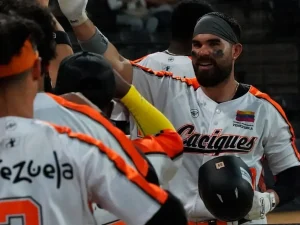 Caciques-toma-el-liderato-de-la-LMBP.png