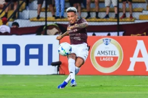 Carabobo-FC-se-impuso-en-su-visita-a-Estudiantes.jpg