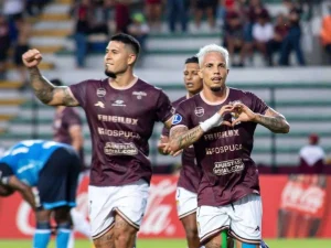 Carabobo-vencio-a-Blooming-y-sigue-invicto-en-casa.jpg
