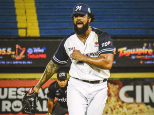 Carlos-Linarez-impulso-el-triunfo-de-Marineros-con-Grand-Slam.png