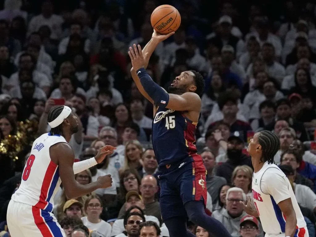 Cavaliers-empatan-la-serie-con-record-de-Mitchell.jpg